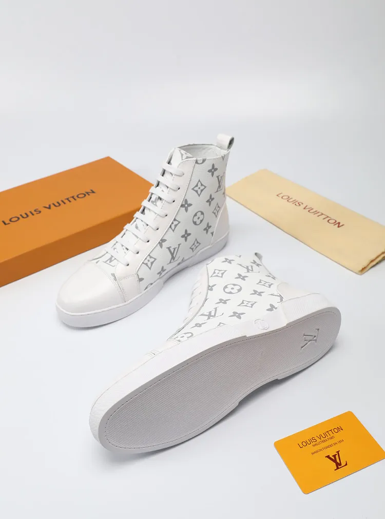 Factory price: 400💰LV official website popular series 🇮🇹🇮🇹1:1 production, selected high-end imported cowhide, sheepskin padding inside sheepskin, paired with Louis Vuitton Monogram Ecli men's shoes 💰se canvas and pure black rubber soles, the ultimate simple design, the perfect interpretation of the latest inspiration for shoes, the integration of classics and fashion, 🔍🔍high quality, worthy of your possession. The bottom car line will never be unglued. Sellers are welcome to sell as shown in the picture above. We can send one piece on behalf of you. The code number is 38-44 (45 codes can be customized)